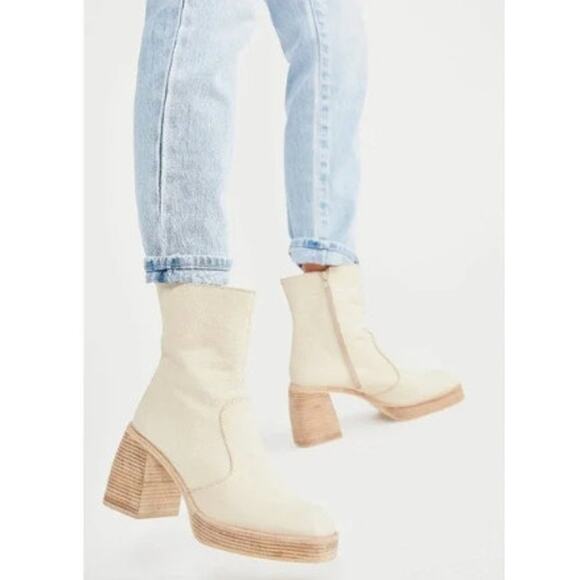 Free People Ruby Bone Off White Square Toe Ankle Block Heel Bootie Size 39.5 9.5 - Picture 1 of 15